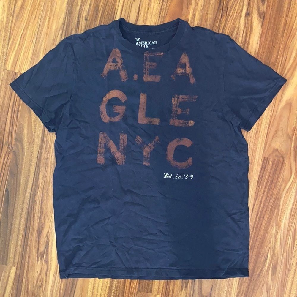 American Eagle Navy and Red Graphic Tee Mens Size Large